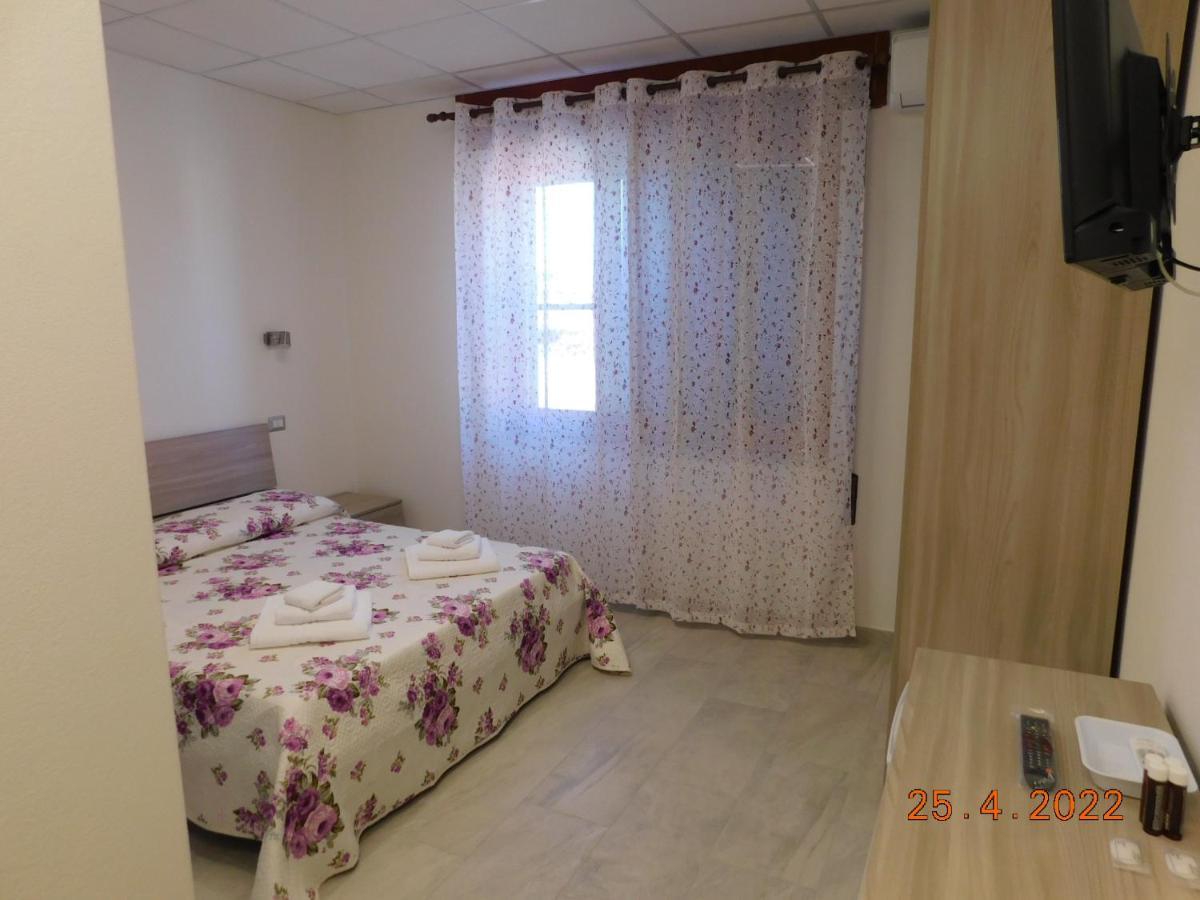 B&B Divino Cabras Bagian luar foto